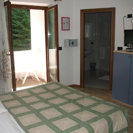 Hotel Genzianella Presenaio Екстериор снимка