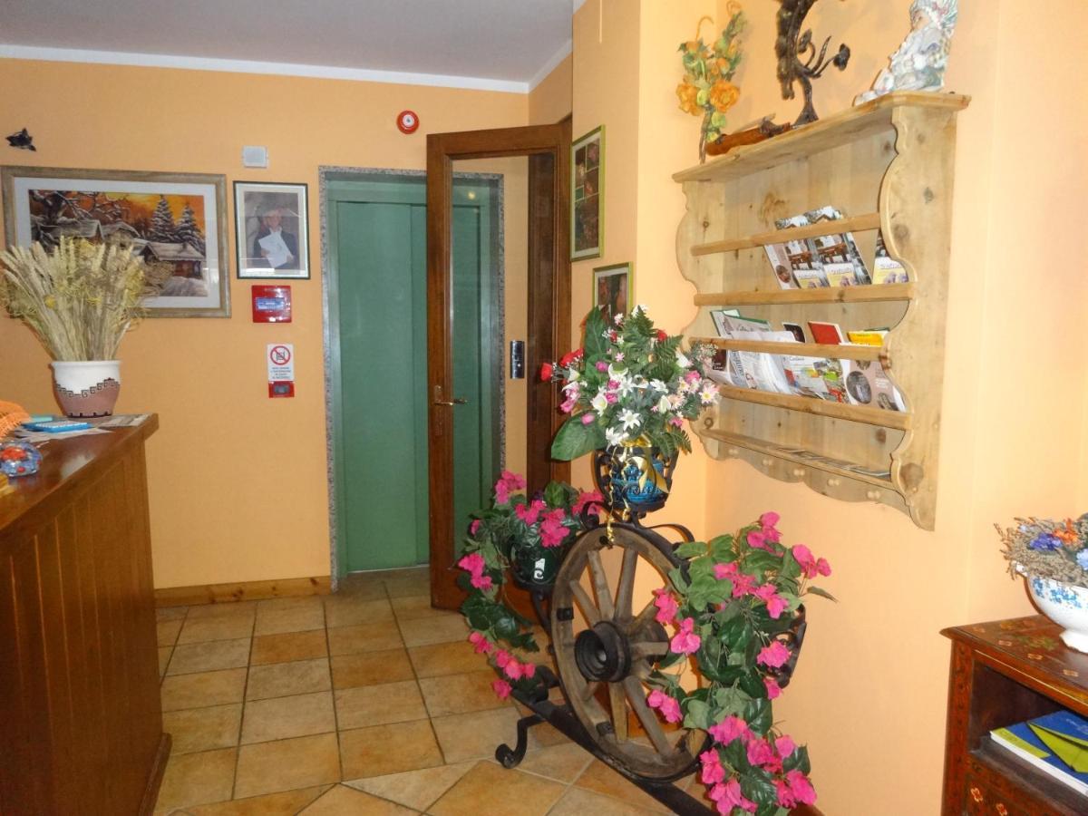 Hotel Genzianella Presenaio Екстериор снимка