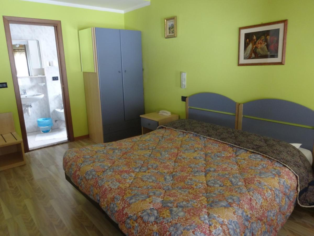 Hotel Genzianella Presenaio Екстериор снимка