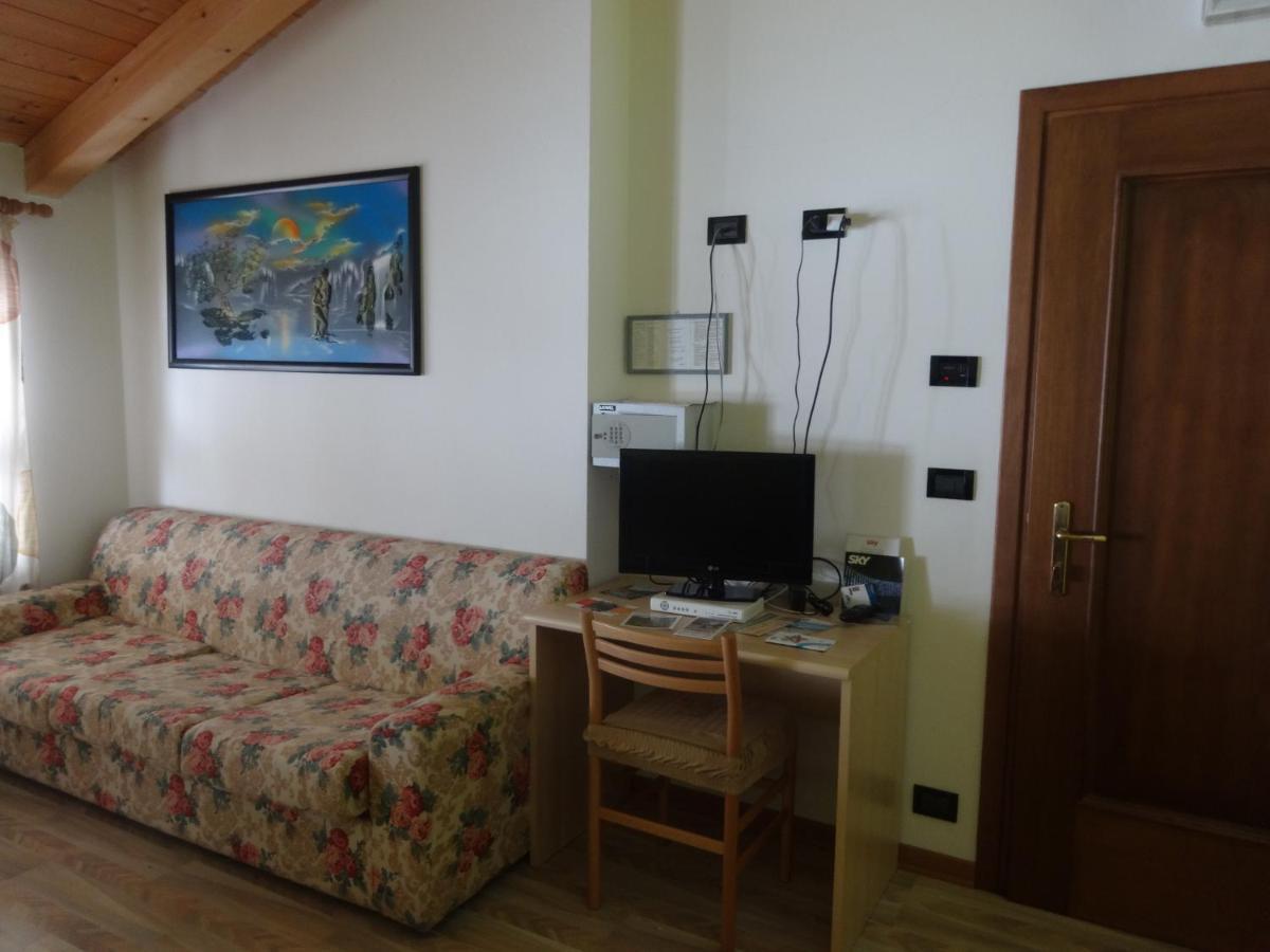 Hotel Genzianella Presenaio Екстериор снимка