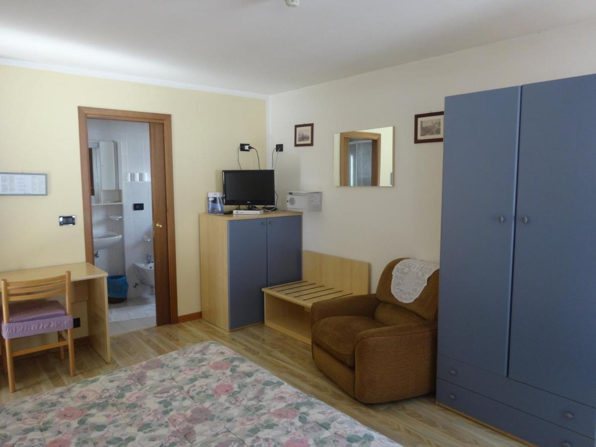 Hotel Genzianella Presenaio Екстериор снимка