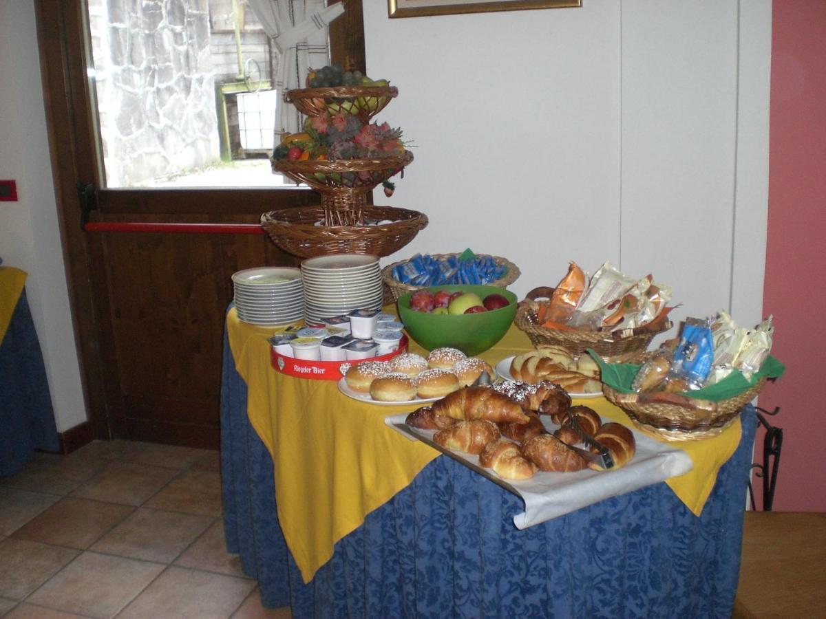 Hotel Genzianella Presenaio Екстериор снимка