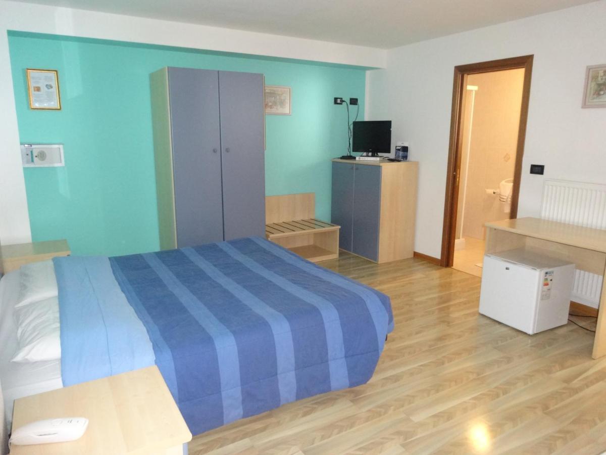 Hotel Genzianella Presenaio Екстериор снимка