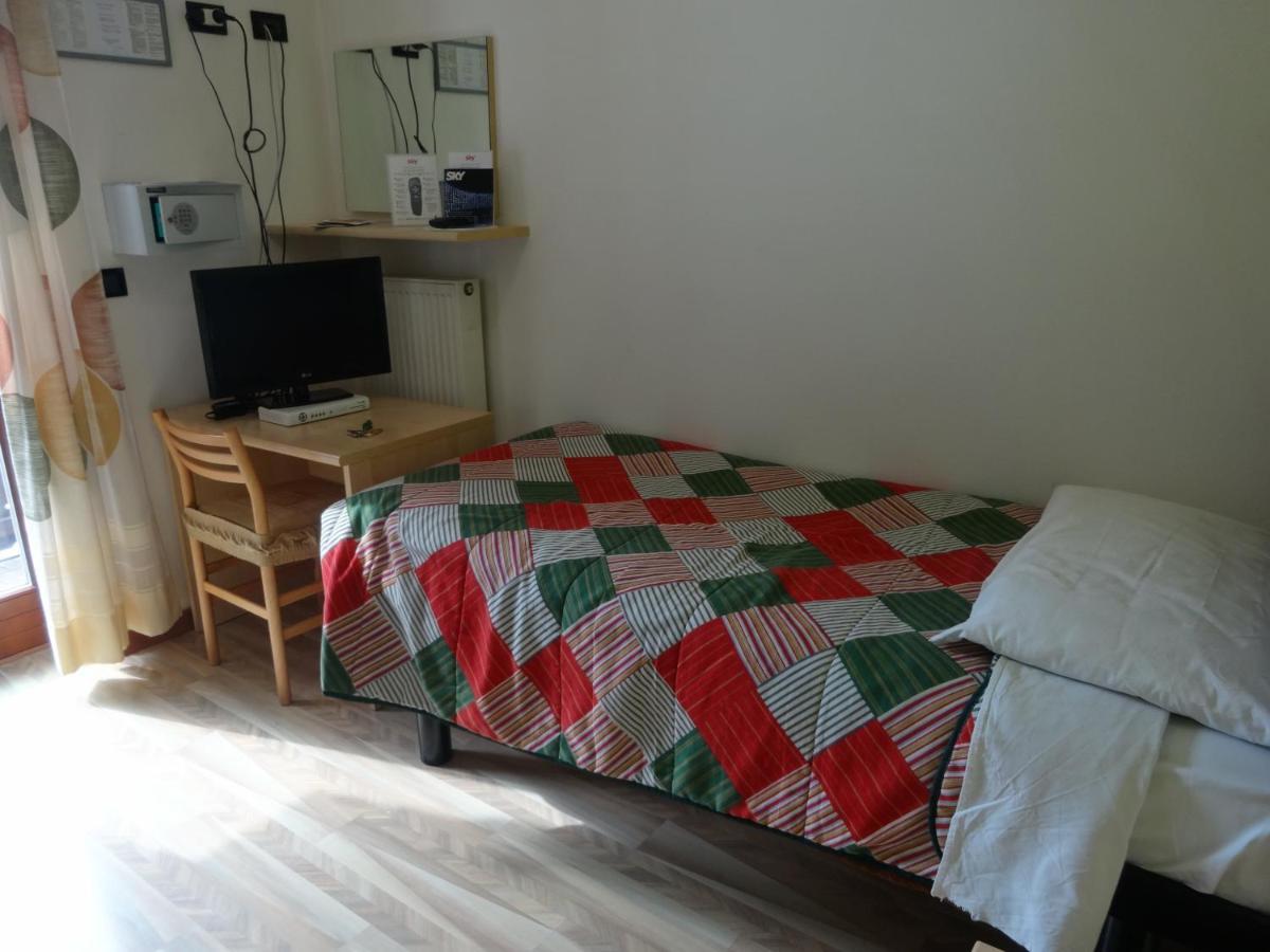 Hotel Genzianella Presenaio Екстериор снимка