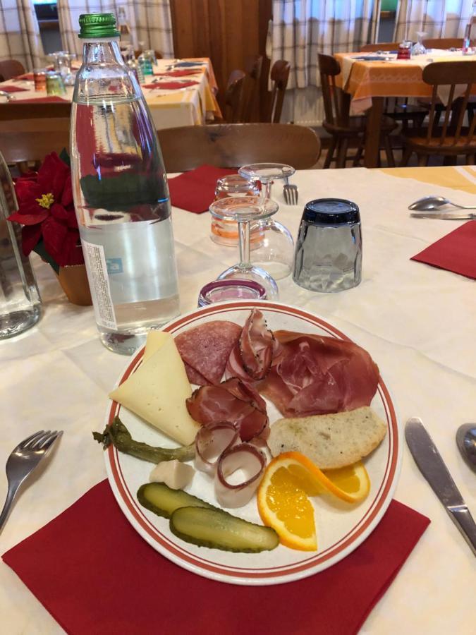 Hotel Genzianella Presenaio Екстериор снимка