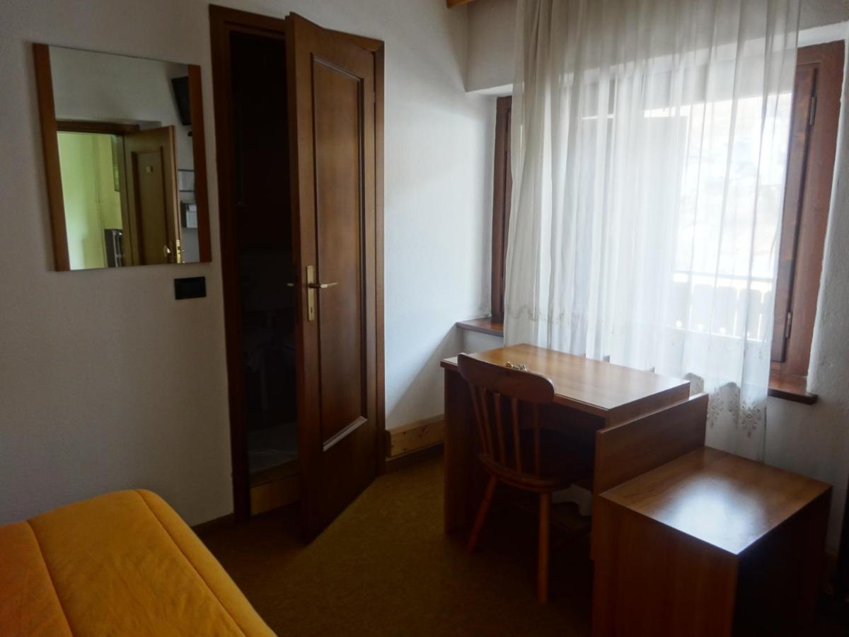 Hotel Genzianella Presenaio Екстериор снимка