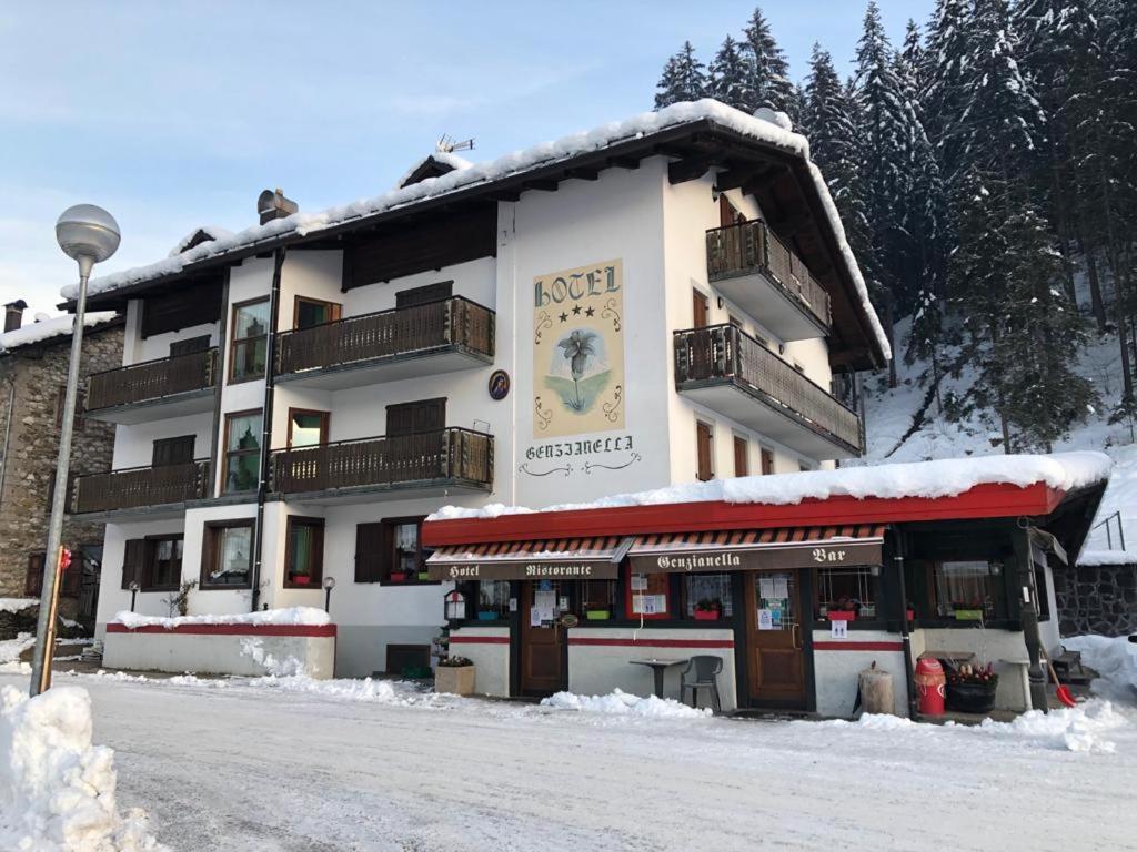 Hotel Genzianella Presenaio Екстериор снимка