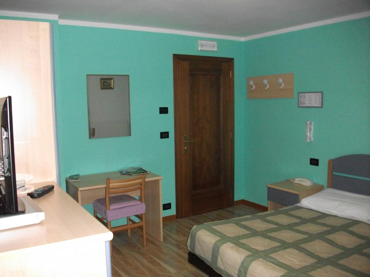 Hotel Genzianella Presenaio Екстериор снимка