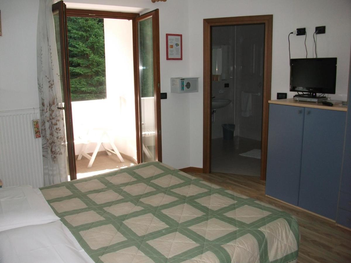 Hotel Genzianella Presenaio Екстериор снимка